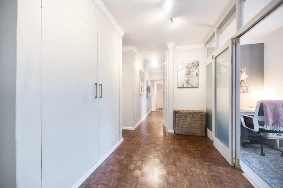 6 Bedroom Property for Sale in Northcliff Western Cape